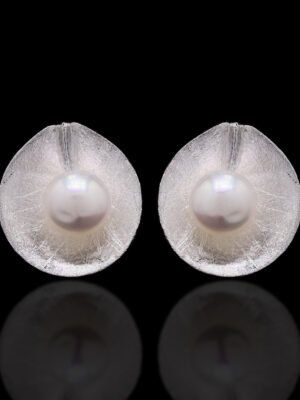 Silver pearl Earrings