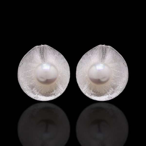 Silver pearl Earrings