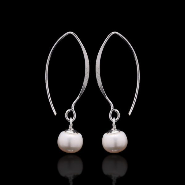 Silver pearl Earrings