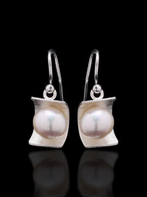 Silver pearl Earrings